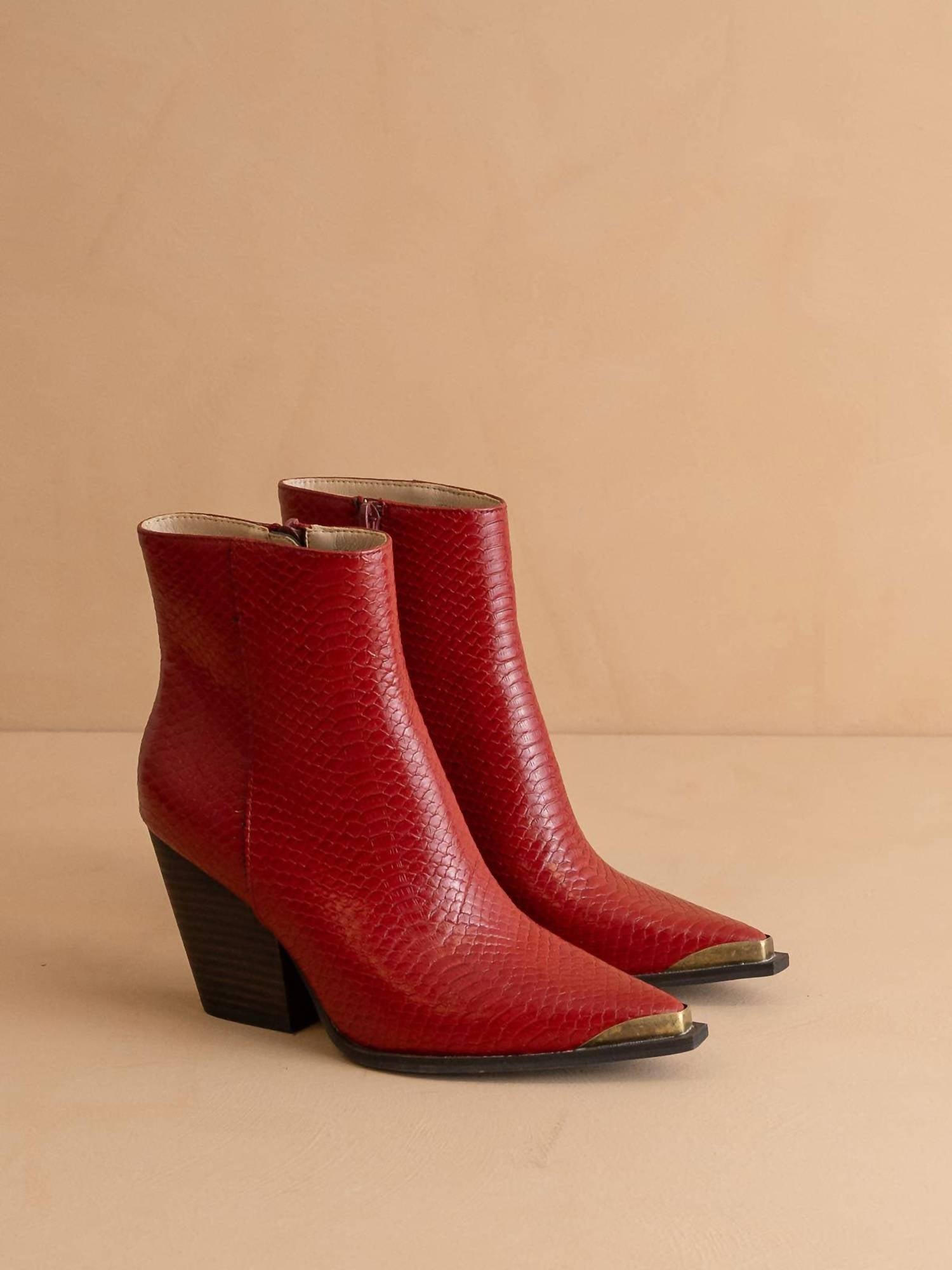 Oasis Society - Women's Frankie Pointed Toe Cap Boot