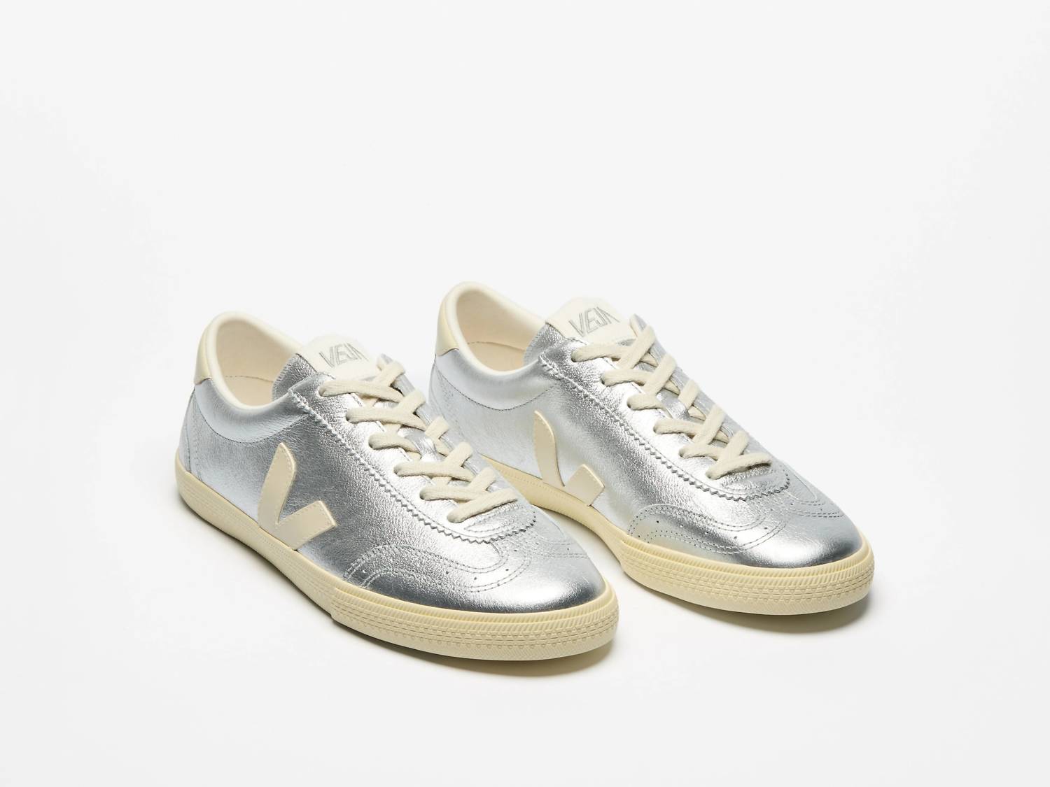 Veja - Women's Volley Sneakers