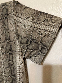 L&B - Women's Snake Skin Keyhole Tunic