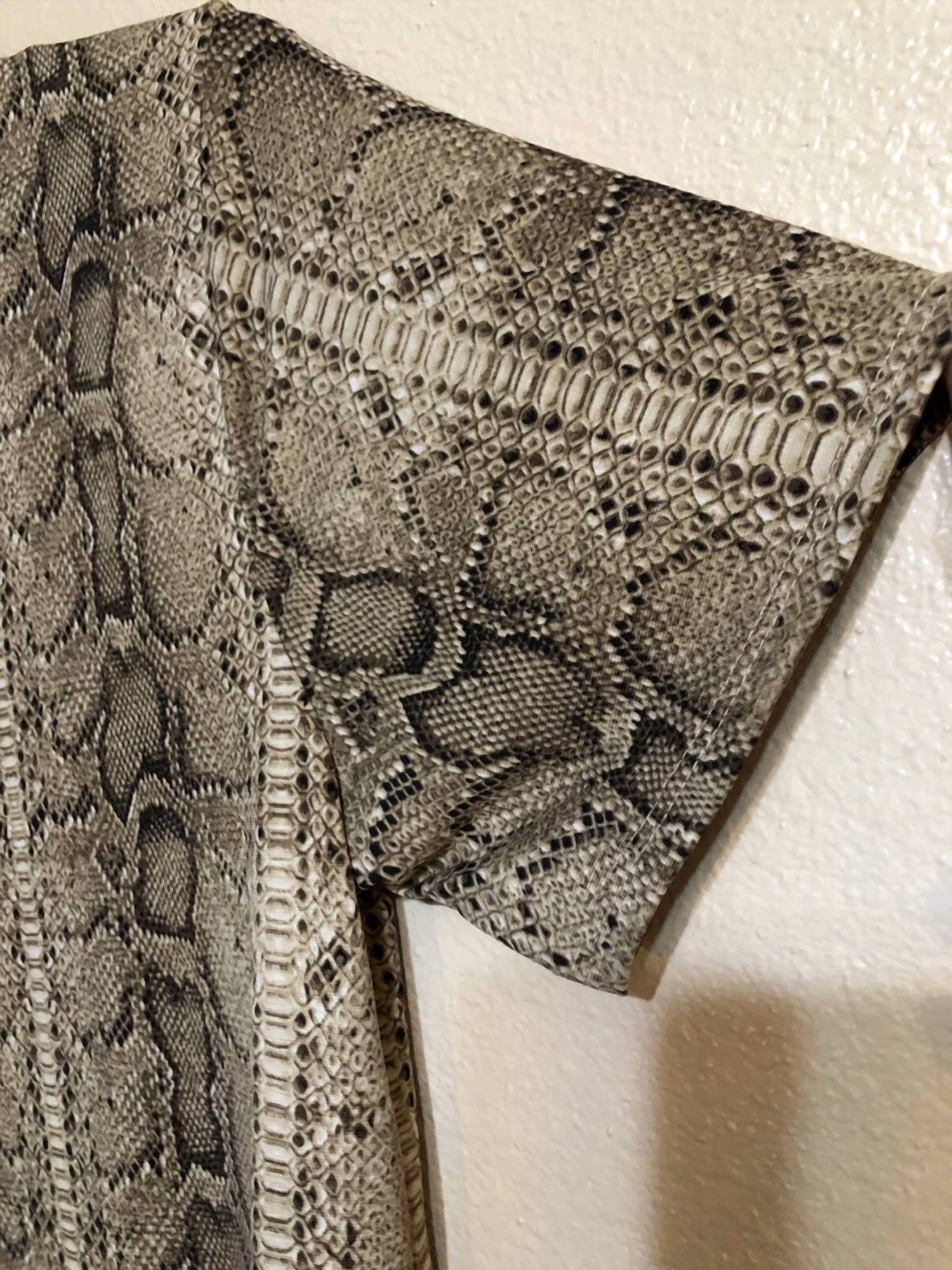 L&B - Women's Snake Skin Keyhole Tunic