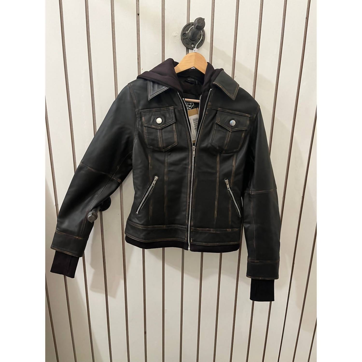 Decrum - Women's Tralee Bomber Leather Jacket With Removable Hoodie