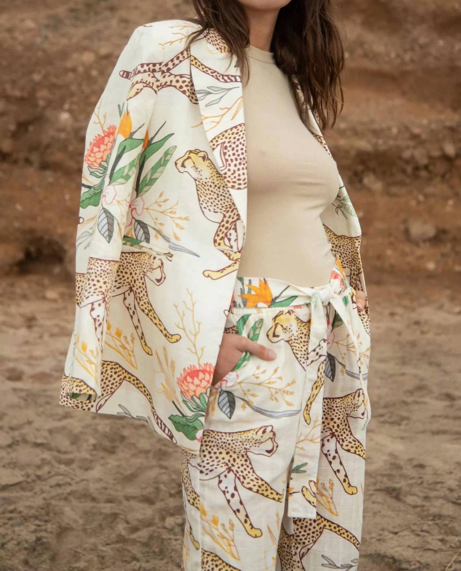 Las Surenas - Cheetah Running Floral Blazer
