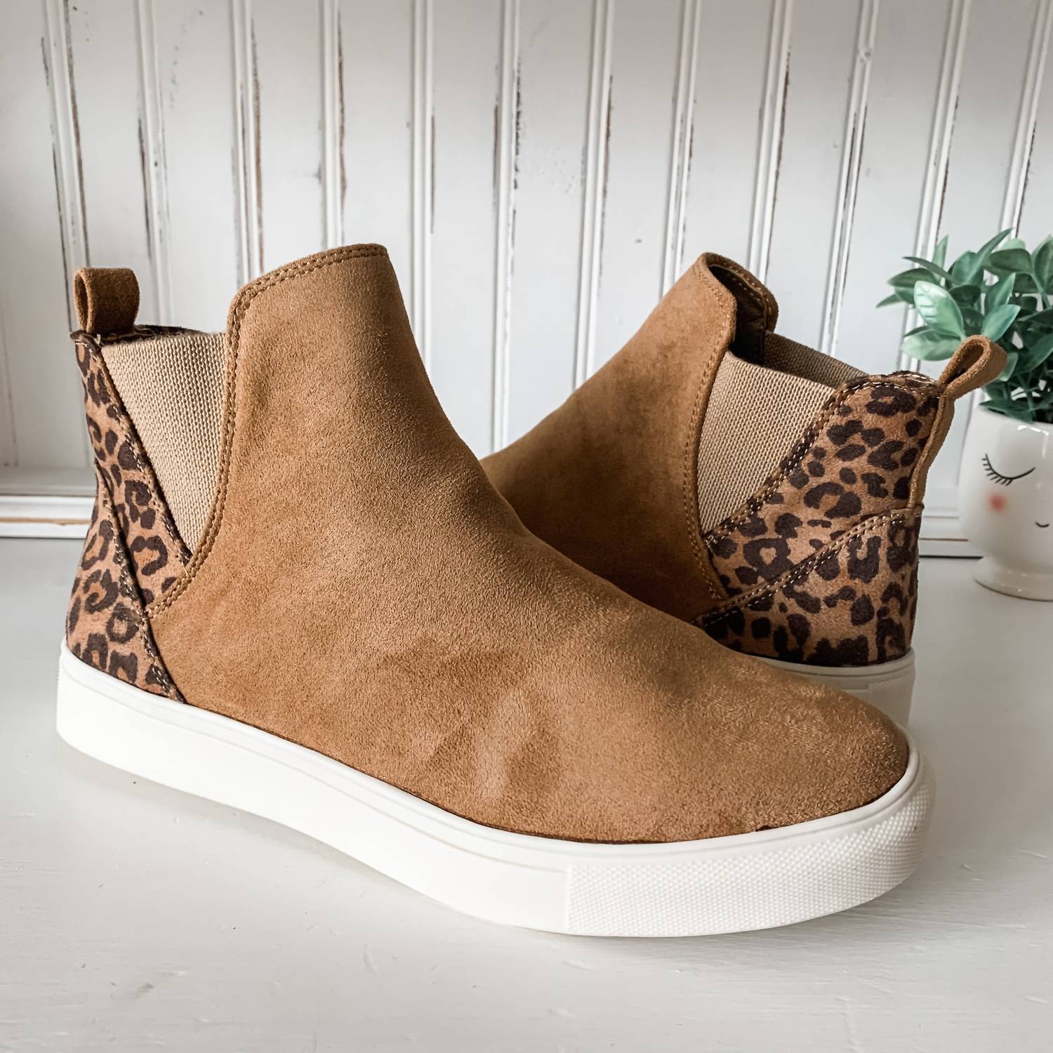 Very G - Women's Dembra Sneaker