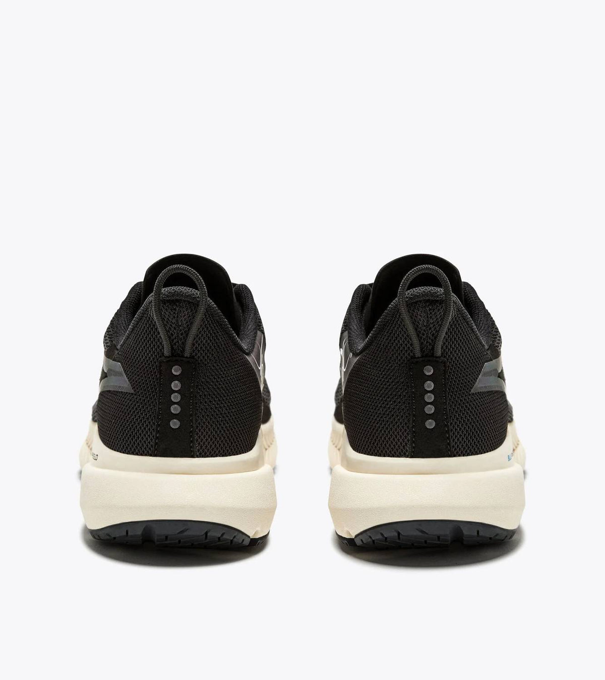 Diadora - Women's Mythos Blushield Volo 4 Hip Sneaker