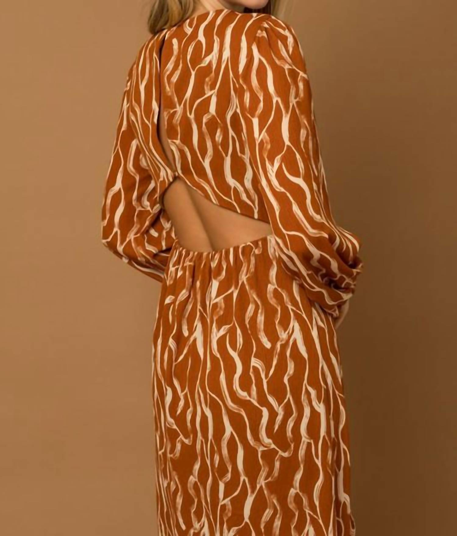 Gilli - Long Sleeve Back Open Slit Abstract Print Dress