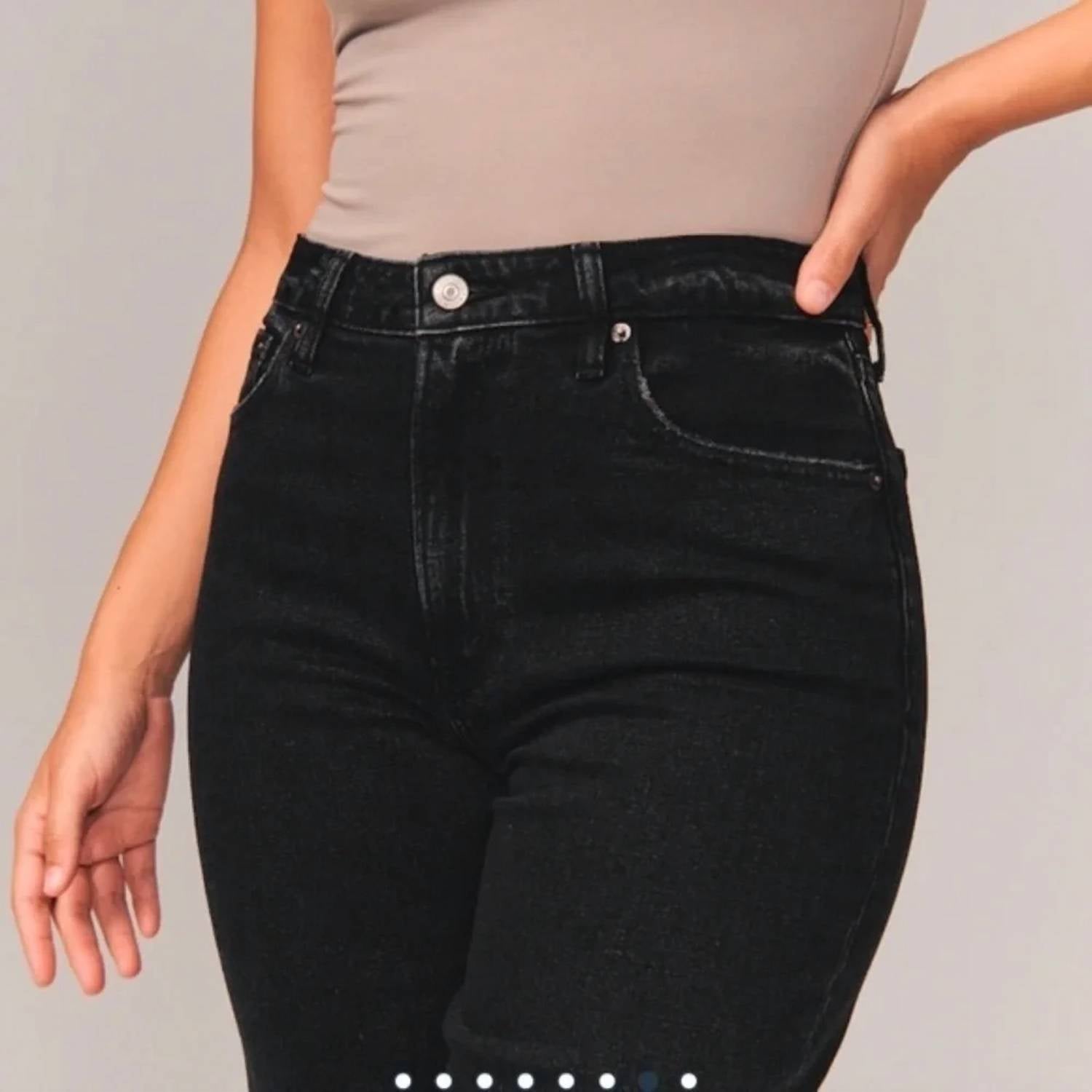 Abercrombie & Fitch - Curve Love High Rise Mom Jeans