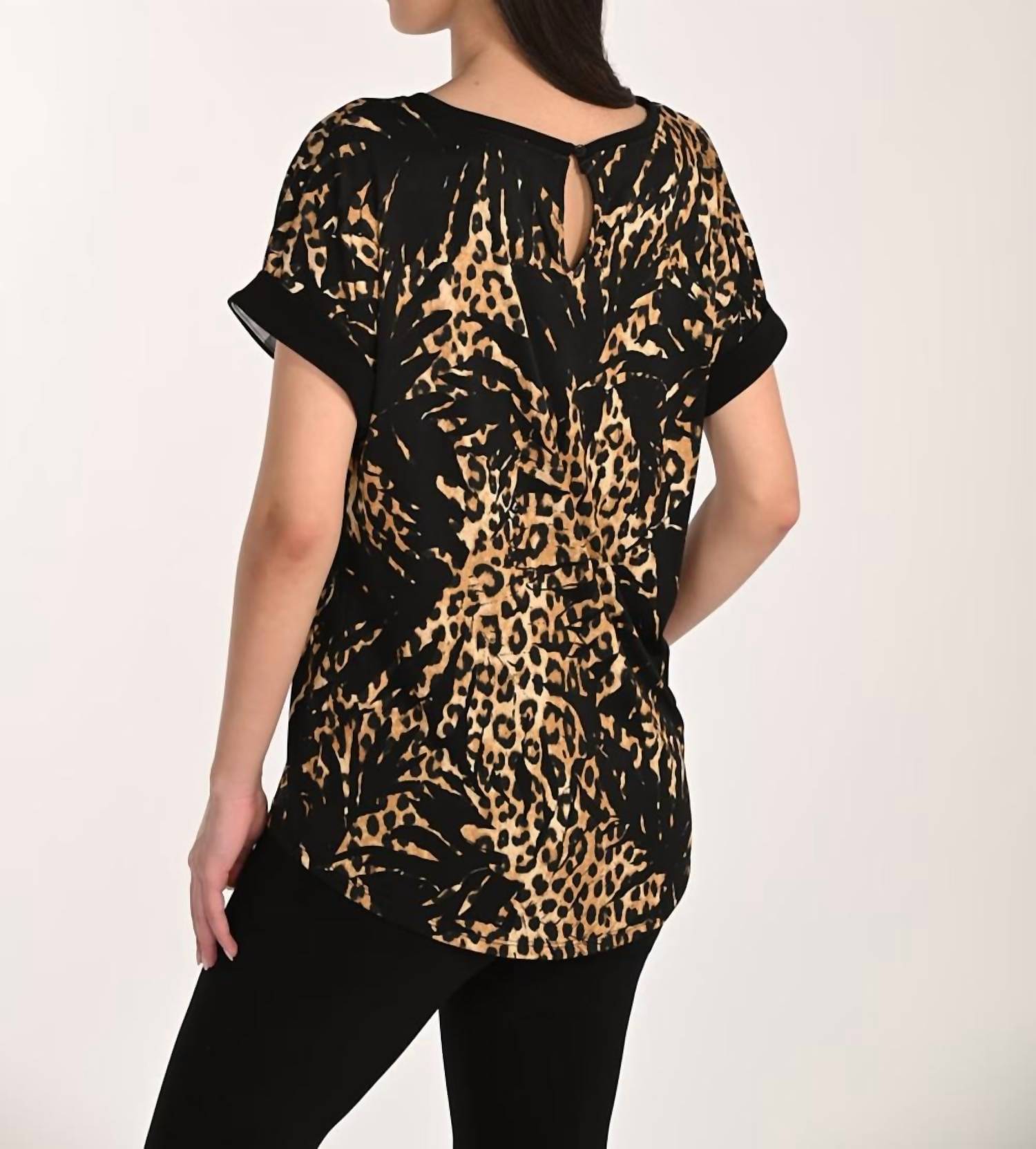 Frank Lyman - Casual Leopard Print Pullover Top