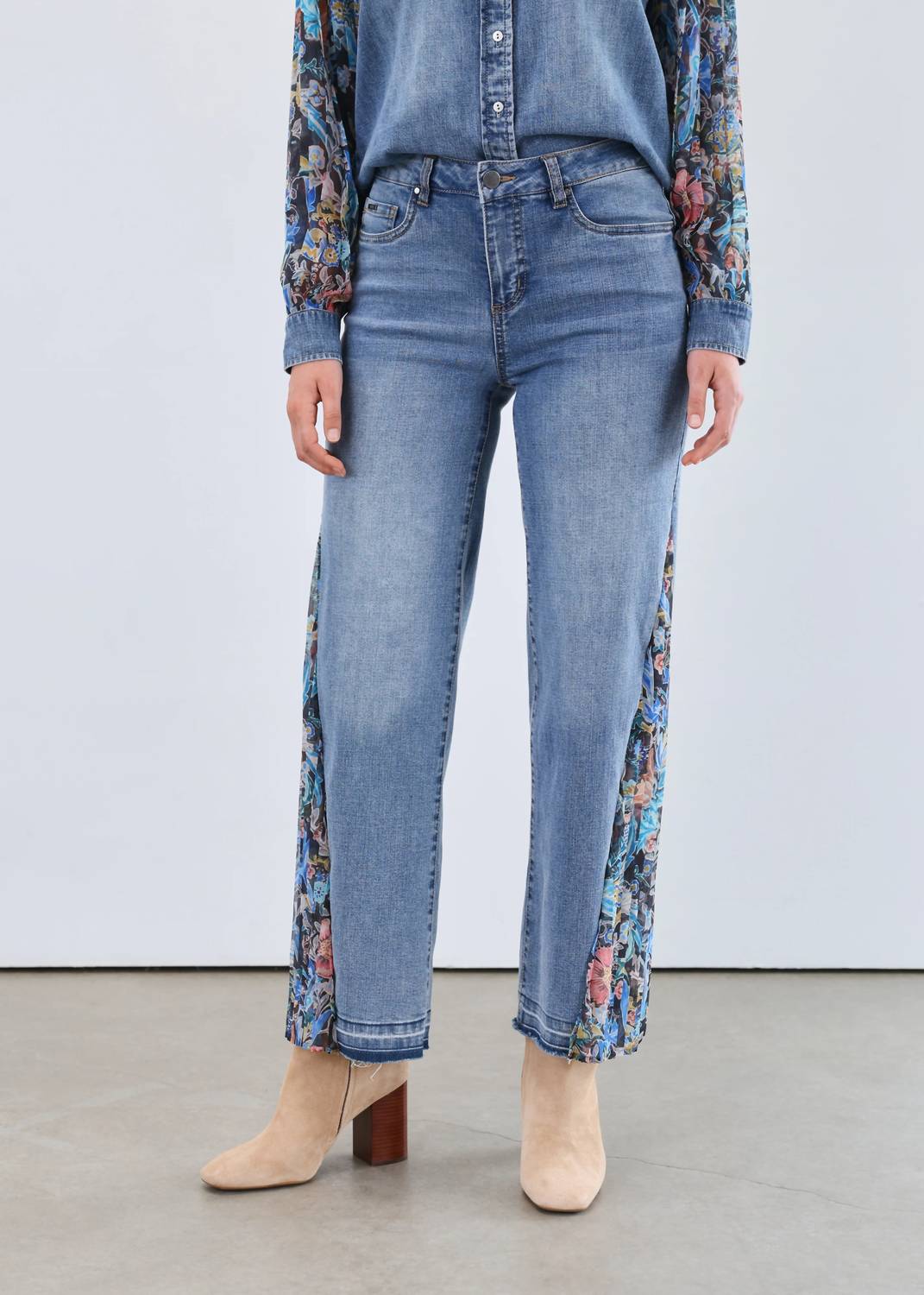 FDJ Olivia Wide Ankle Jeans in medium wash - women's jeans - detail view