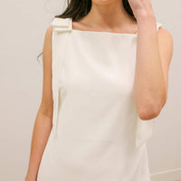 Entro - Kathleen Modern Bow Accent Mini Dress