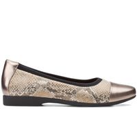 Clarks - Women's Un Darcey Cap 2 Flat Shoes