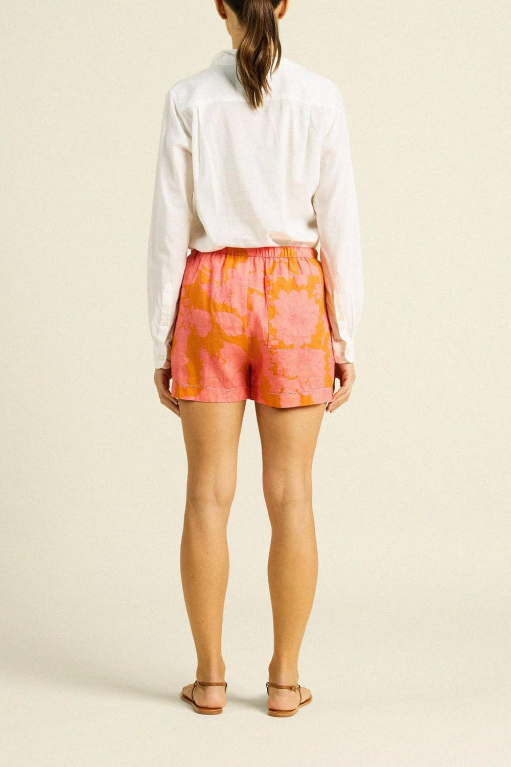 TROVATA Charlie Short in amberglow - women's shorts - detail view