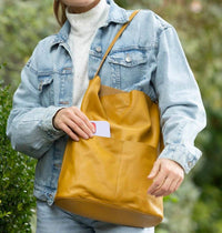 Risa - Women's Lila Pocket Tote