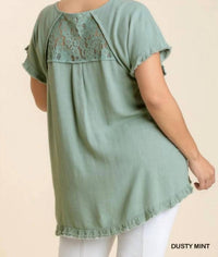 Umgee - Floral Lace Detail Short Sleeve Curvy Top