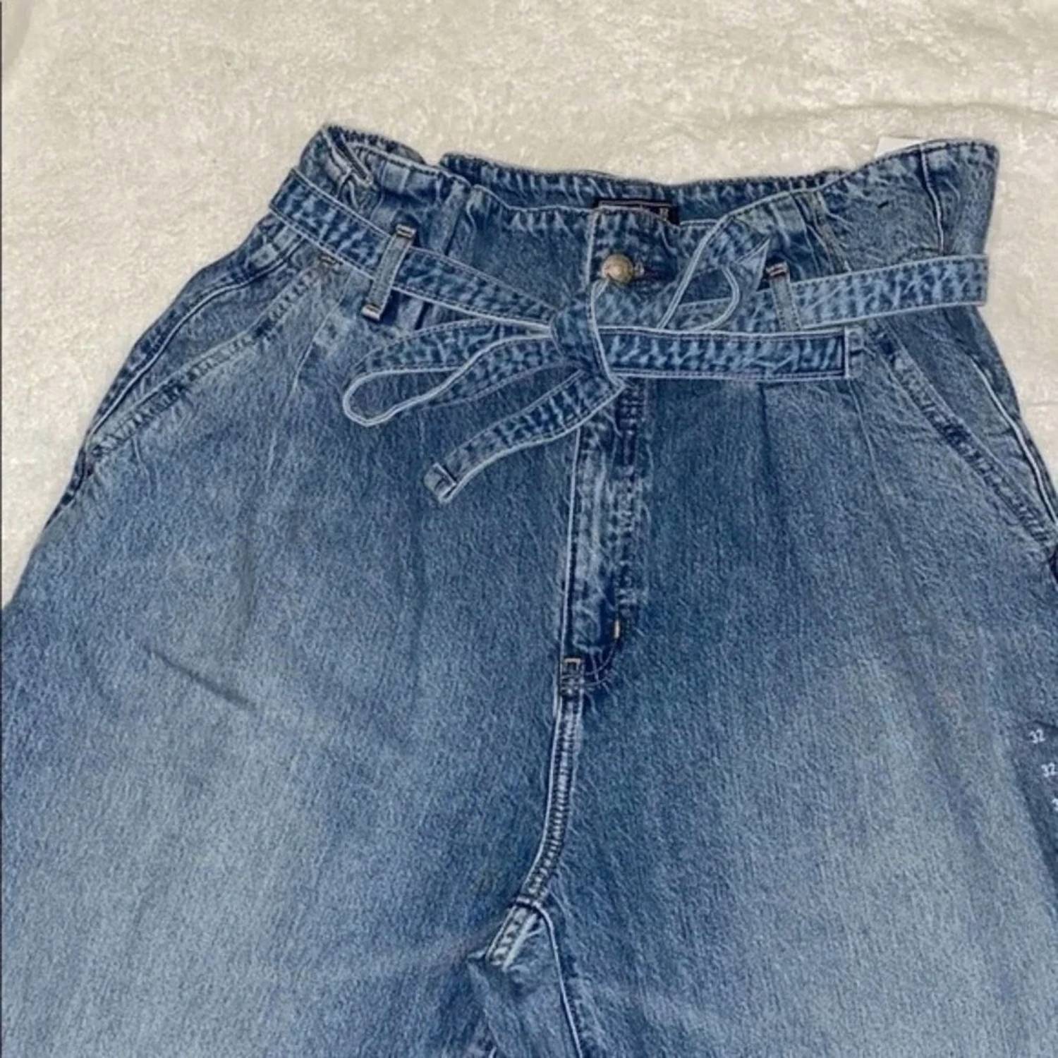 Abercrombie & Fitch - Ultra High Rise Paperbag Waist Jeans