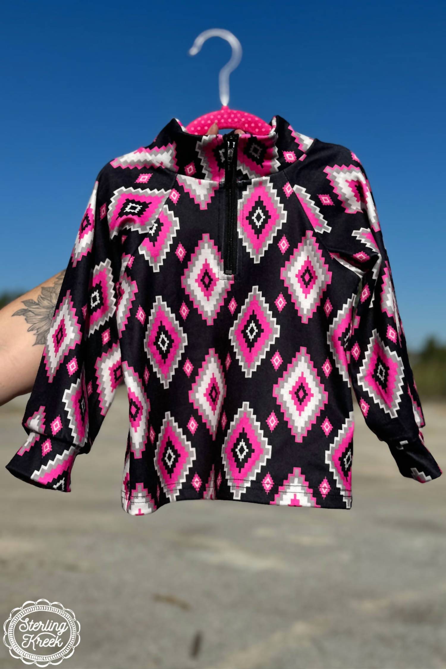 Sterling Kreek Kids' Mini precious Top in black and pink - item