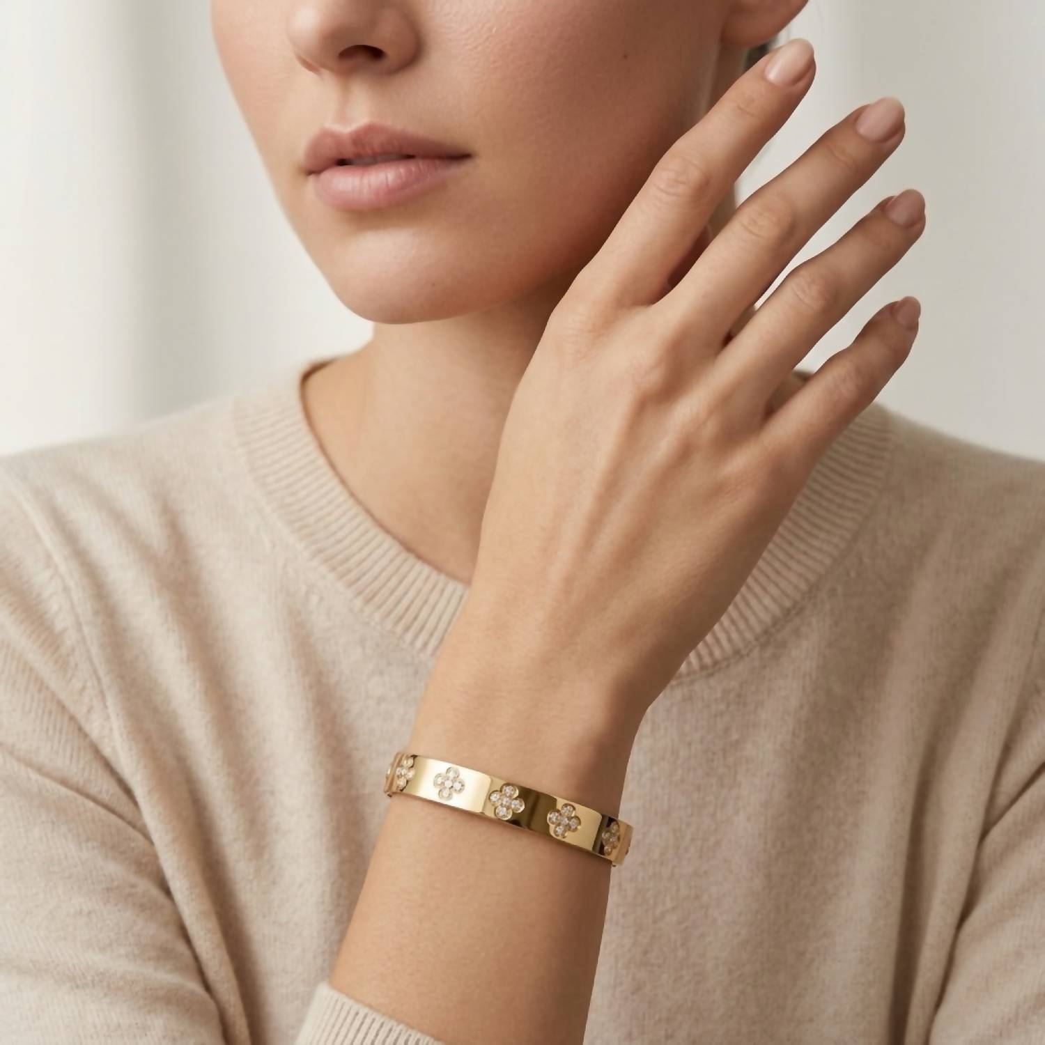 Via Saviene - Clover Bangle Bracelet