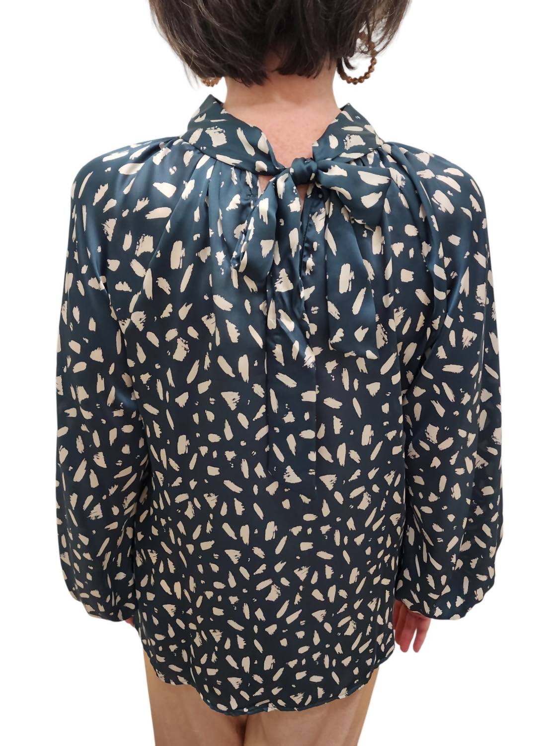 Kld. Signature - Twist Neck Top