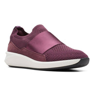 Clarks - Women's Un Rio Knit Slip-on Sneaker