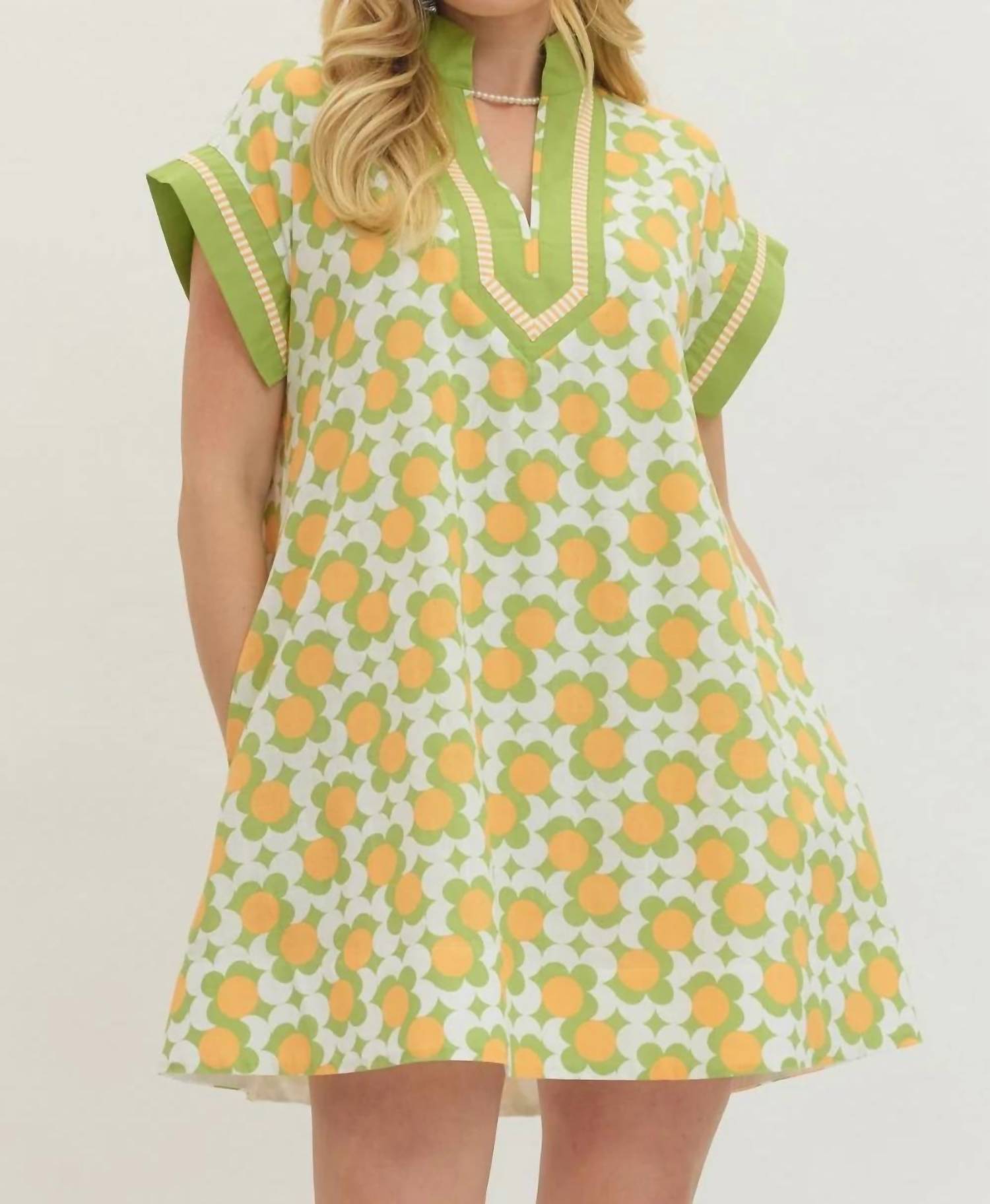 Entro - Contrasting V-neck Mini Dress