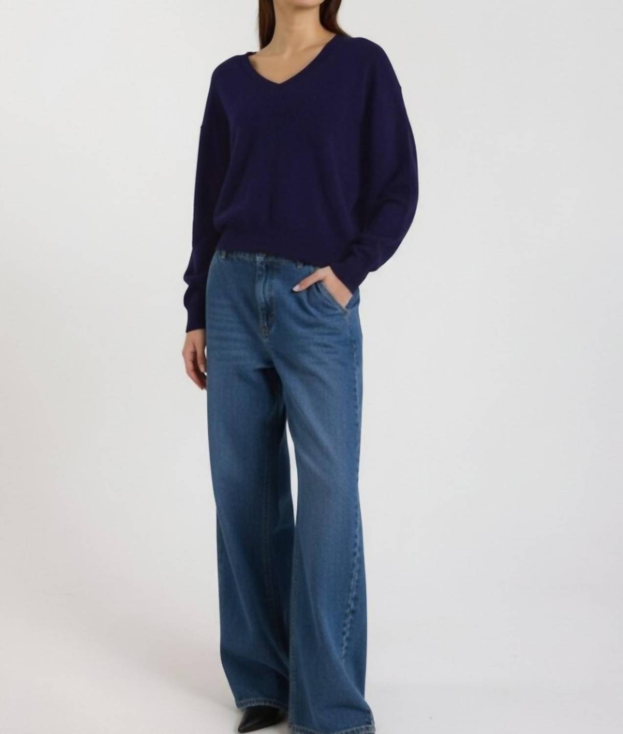 Brodie Cashmere Matilda V-neck Cashmere Jumper in navy - women's sweater