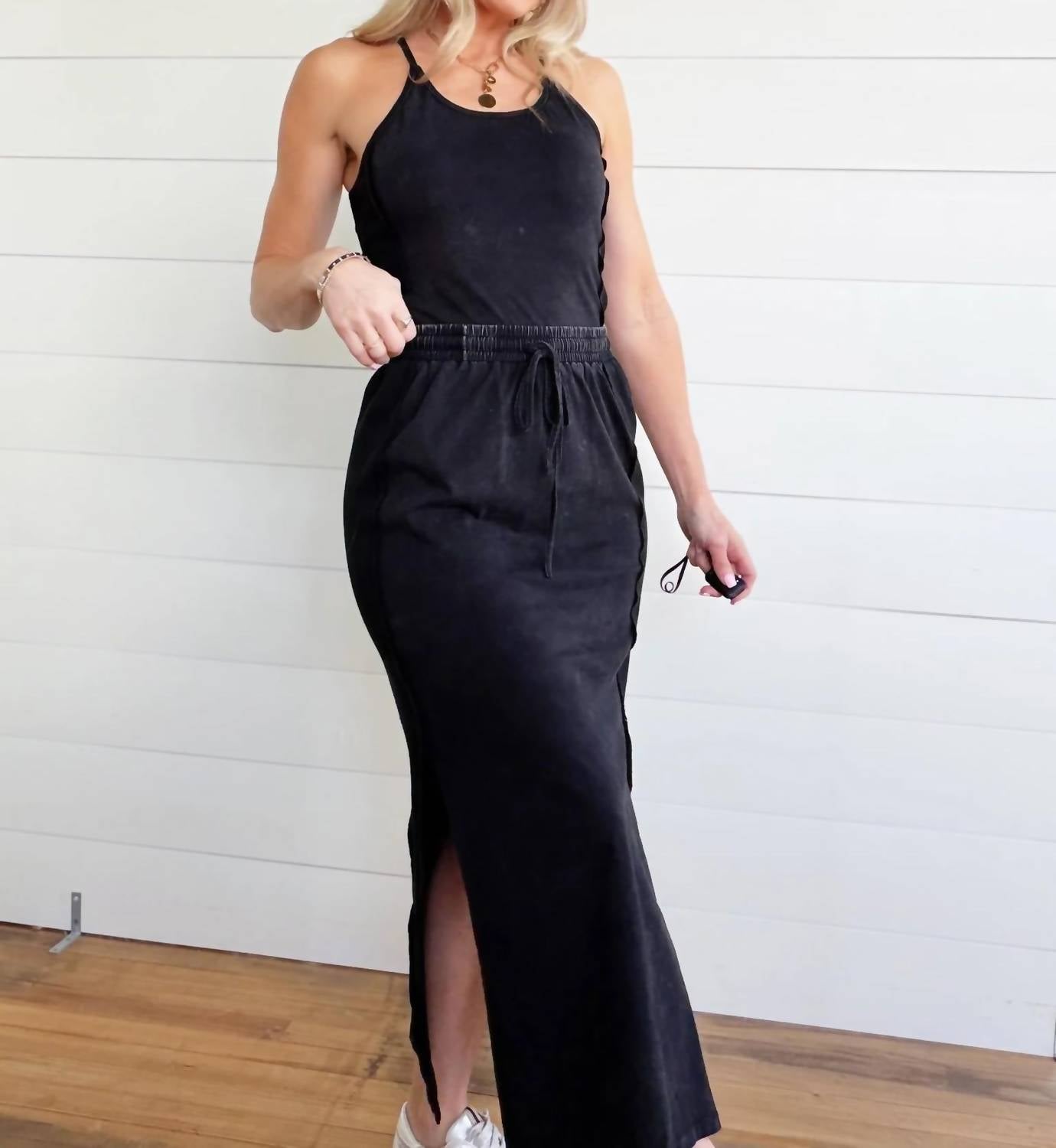 Ee:Some - Ribbed Side Slit Maxi Skirt