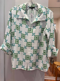 Boho Chic - Women's Pleat back 3/4 sleeve blouse