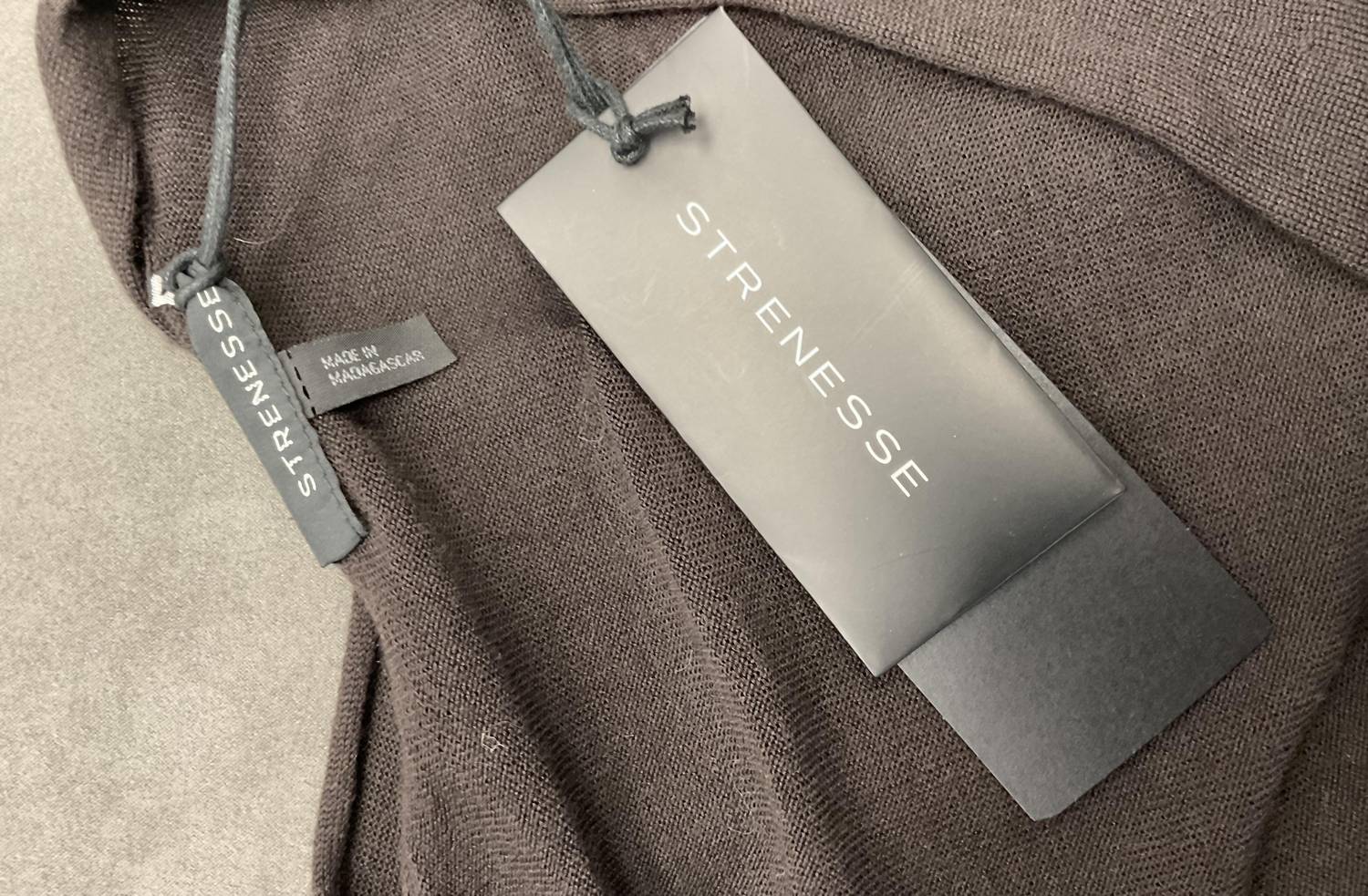 Strenesse - VNECK WOOL SWEATER