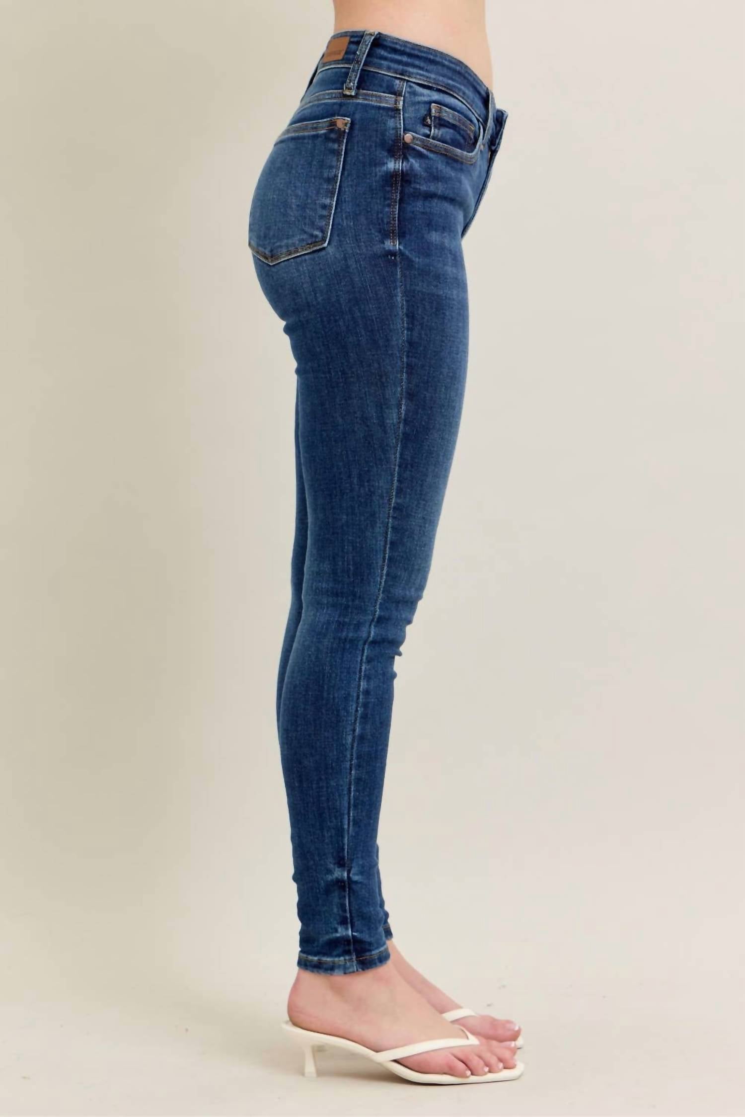 Judy Blue - Core Mid-rise With Handsanding Skinny Jeans