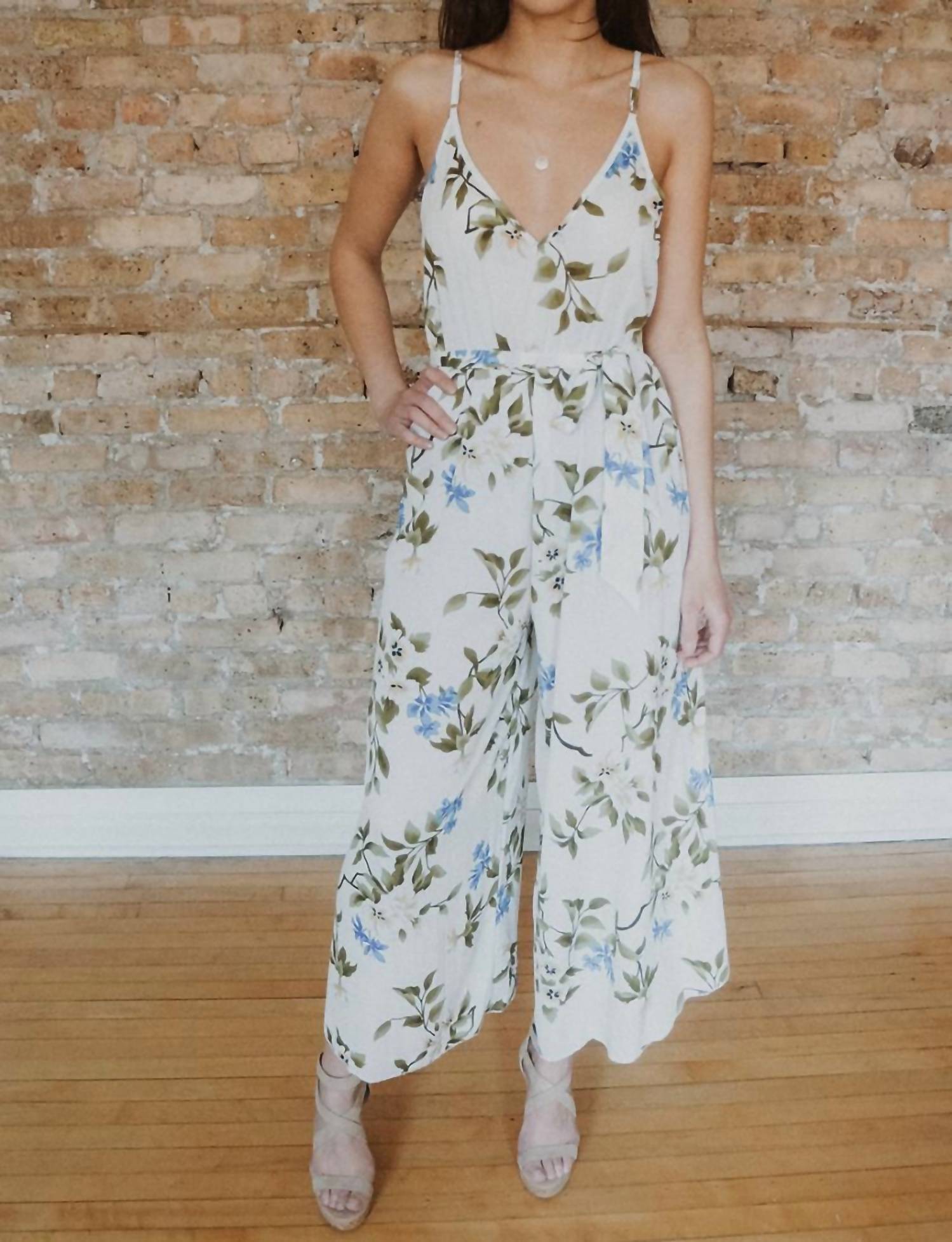 Epretty - White Floral Jumpsuit With Leg Slits