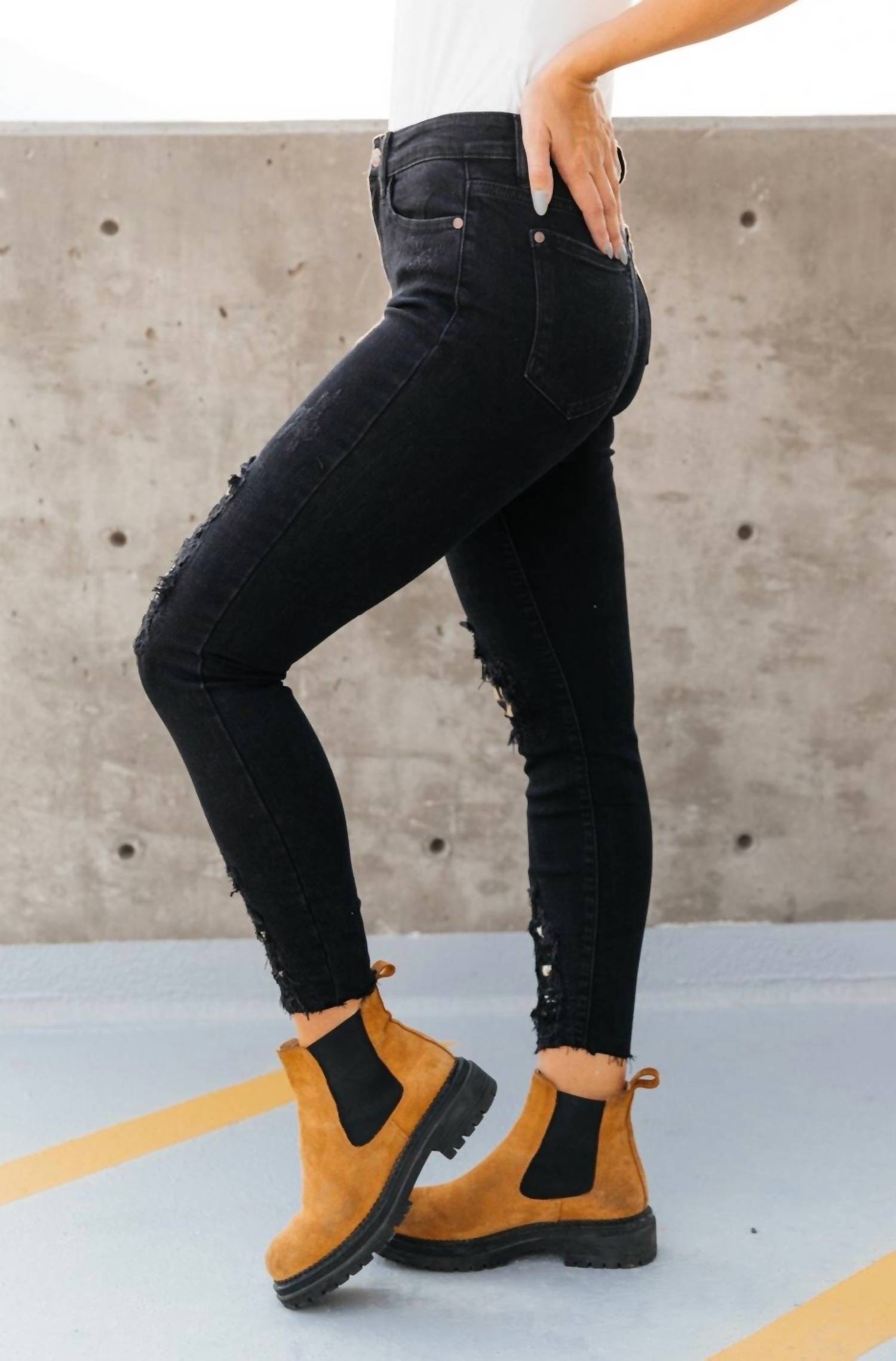 Judy Blue - Into The Wild Distressed Skinny Jeans