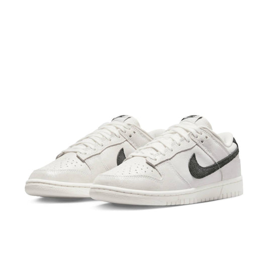 Nike - Women's Dunk Low Se Sneakers