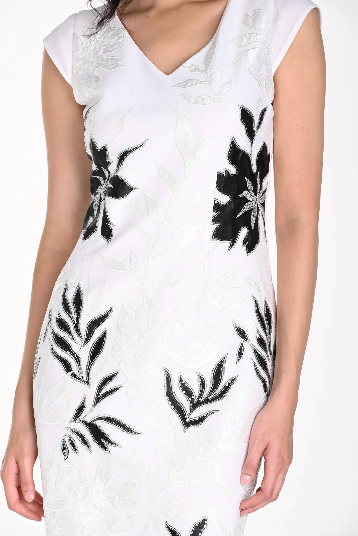 Frank Lyman - Floral Embroidered Dress