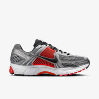 Nike - Men's Zoom Vomero 5 Sneaker