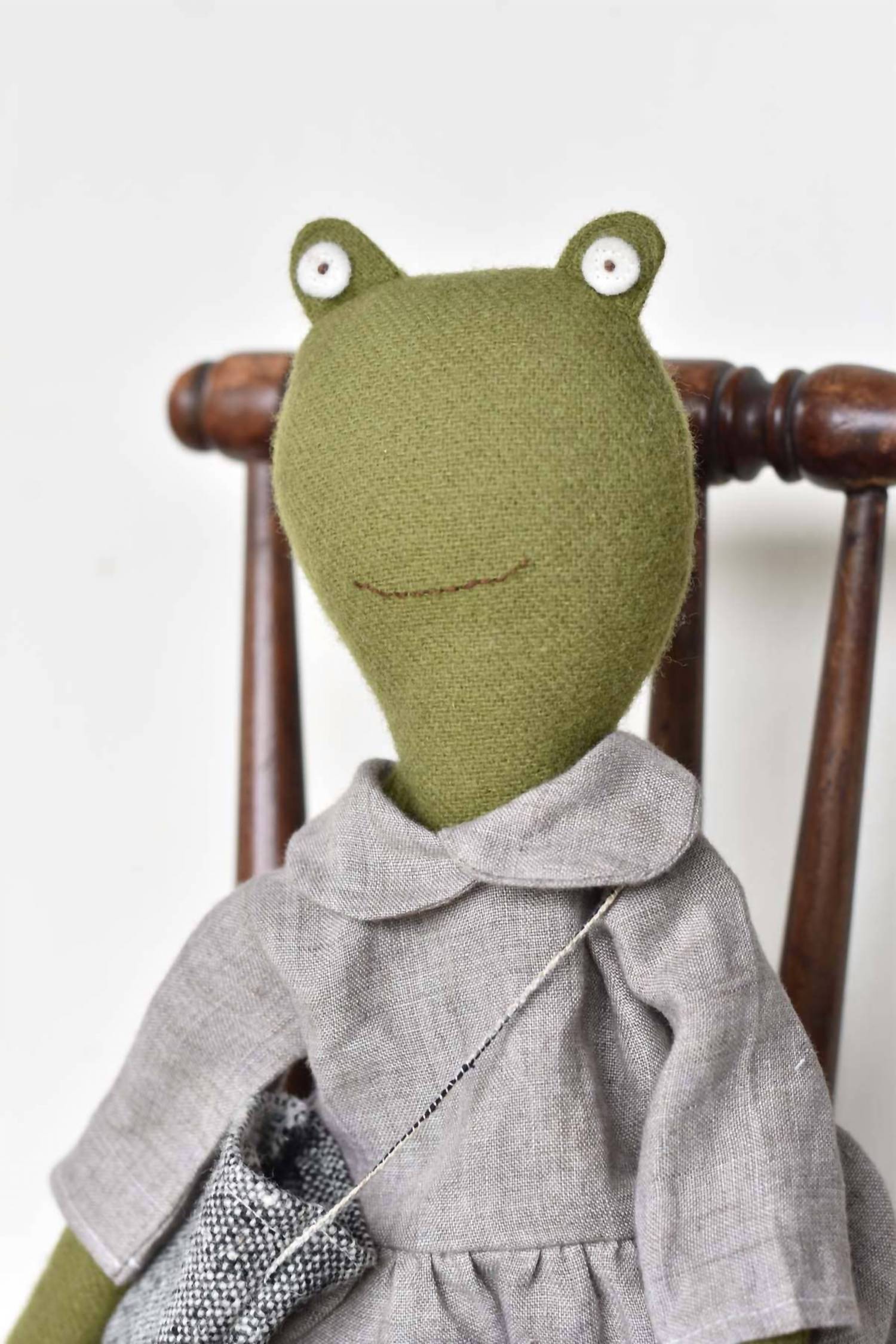 Woolgrass Farm - Fern The Frog Doll With Linen Dress