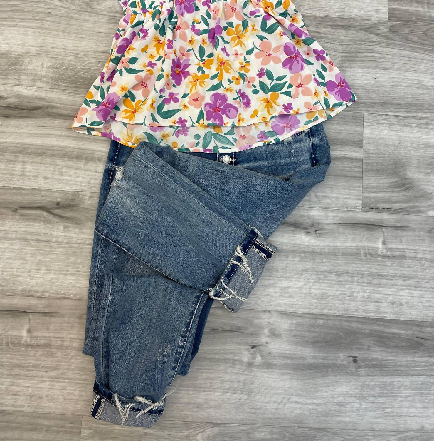 Mine - Elastic Straps Floral Crop Top