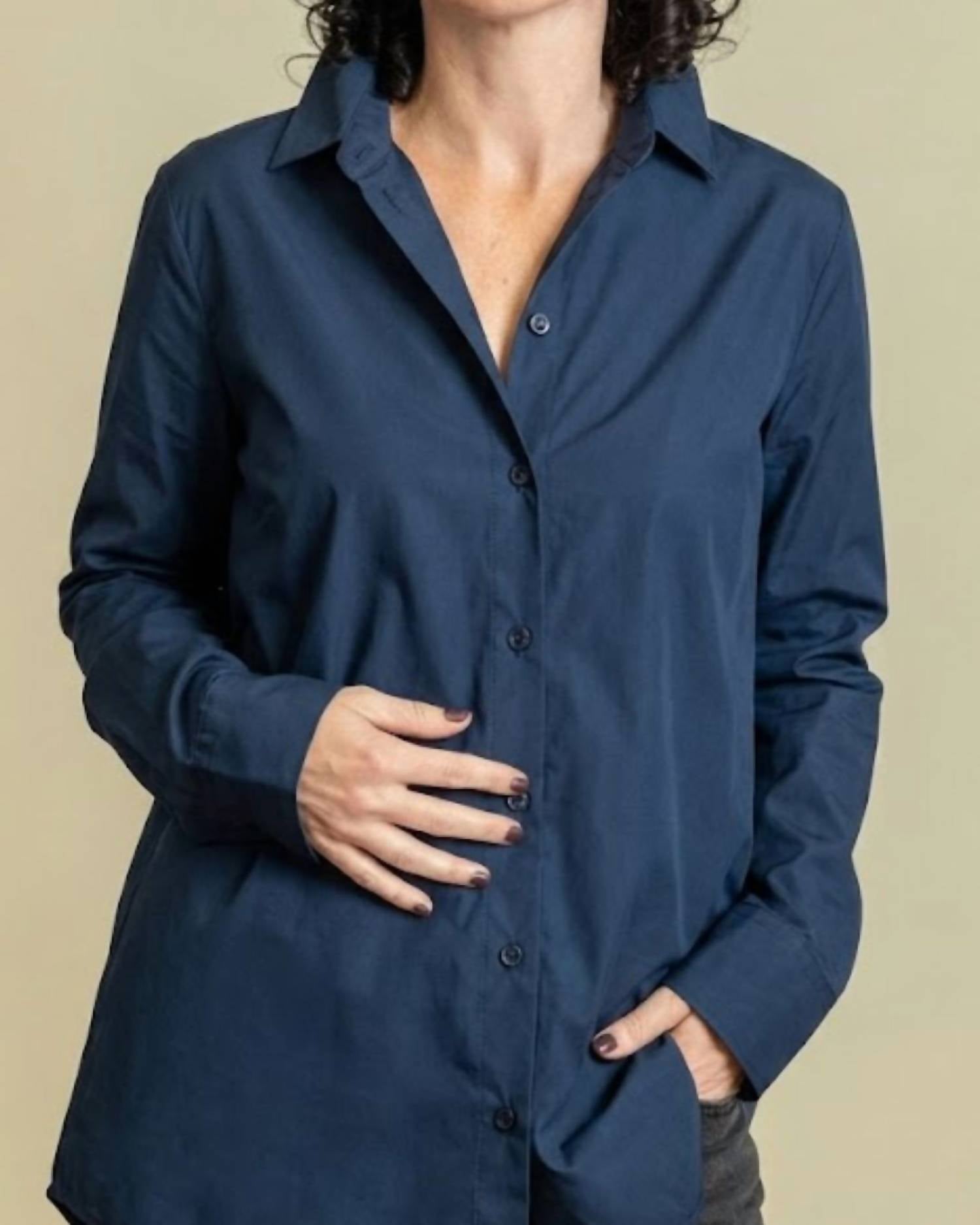 Katharina Hovman Weites Hemd Button Up Top in marine - women's shirt - detail view