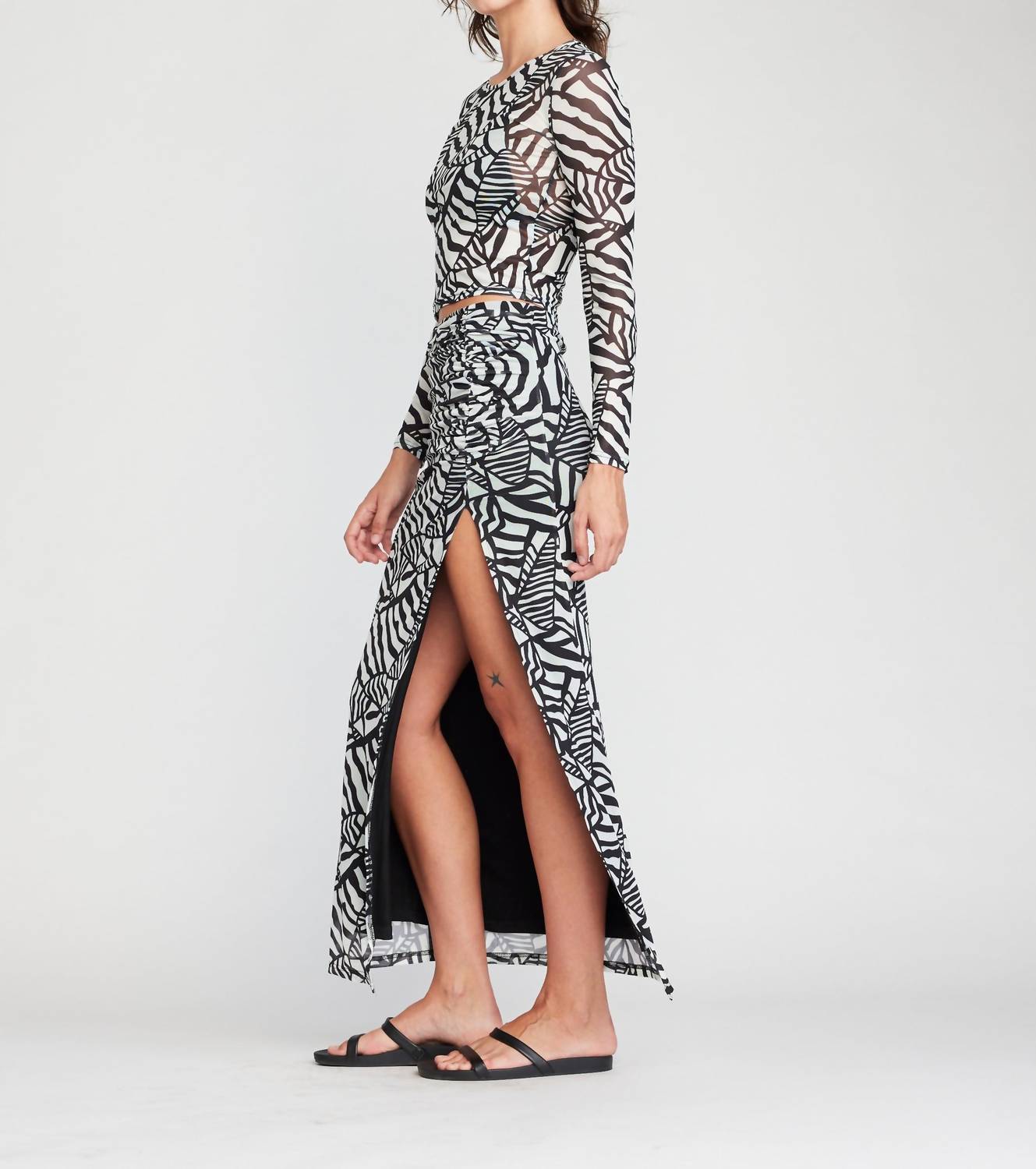 Self Contrast - Bay Ruched Midi Skirt