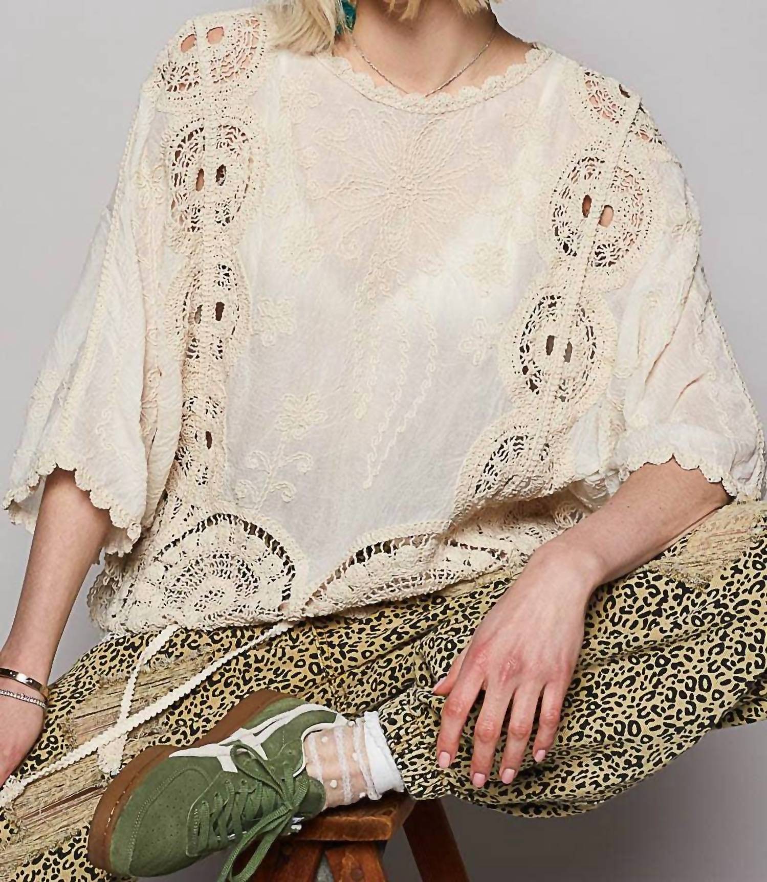 Pol - Round Neck Short Sleeve Floral Embroidery Top