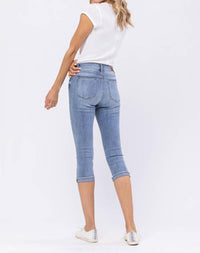 Judy Blue - Mid Rise Lite Wash Destroyed Skinny Fit Capri