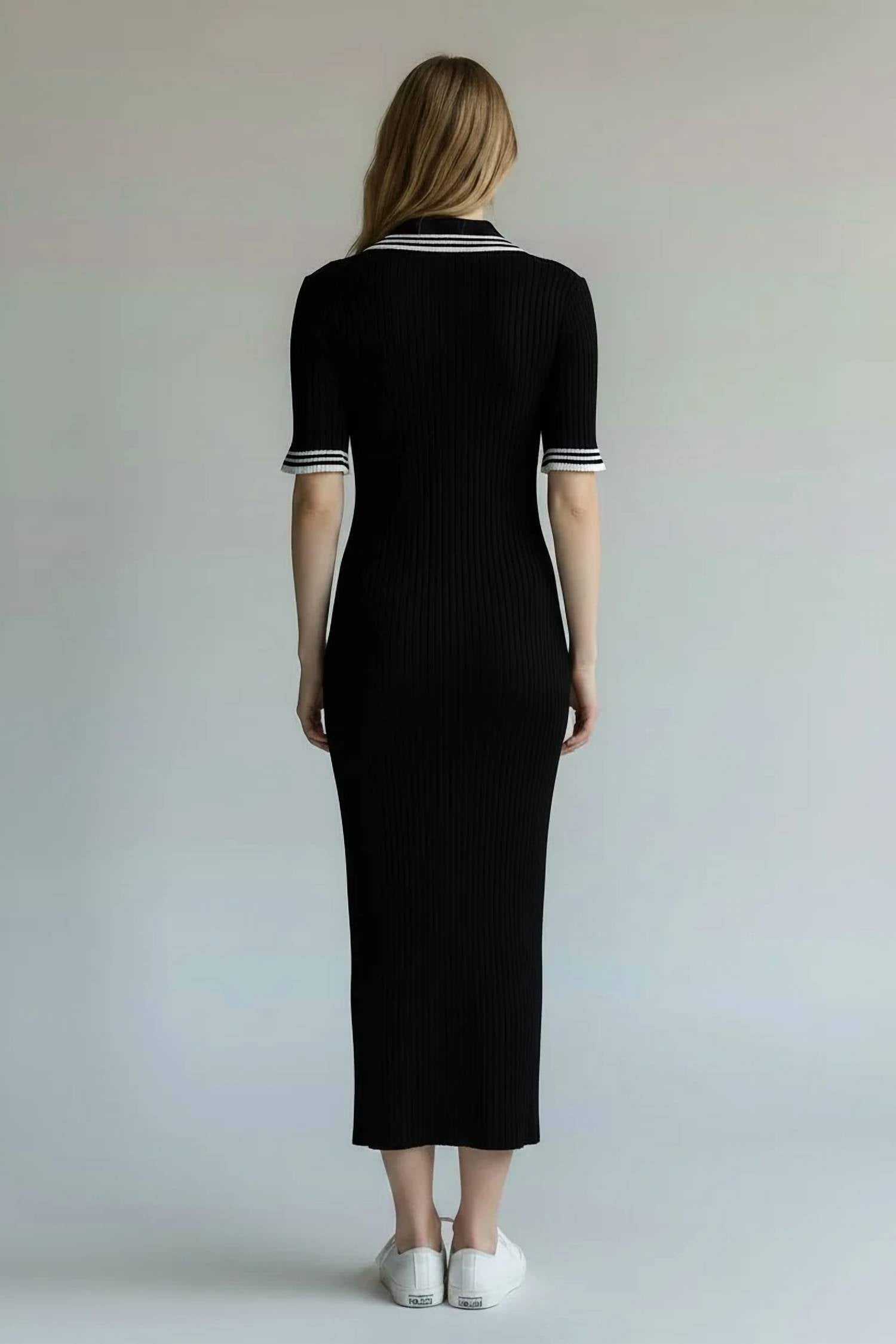 Elan - Short Sleeve V-neck Midi Dress