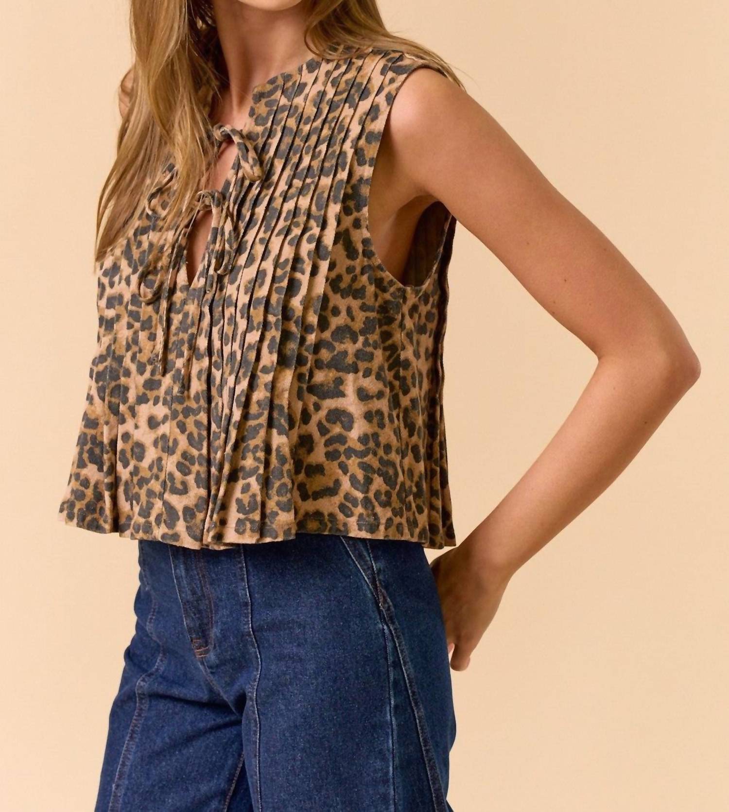 Lalavon - Mikavia Front Tie Pleated Sleeveless Top
