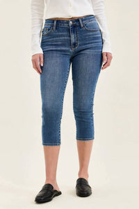 Judy Blue - Mid Rise Capri Jeans