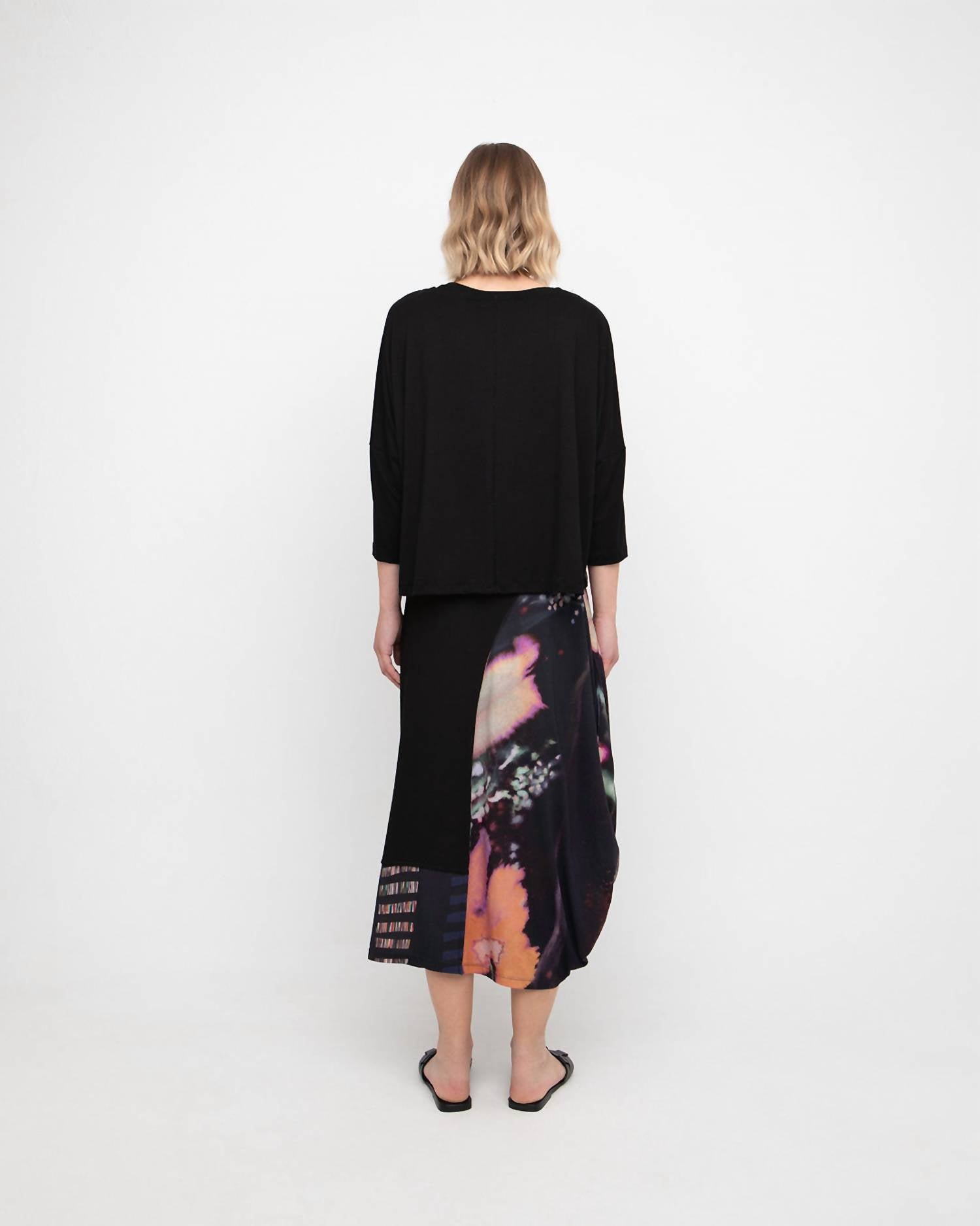 Ozai N Ku - Bouquet V-neck Top