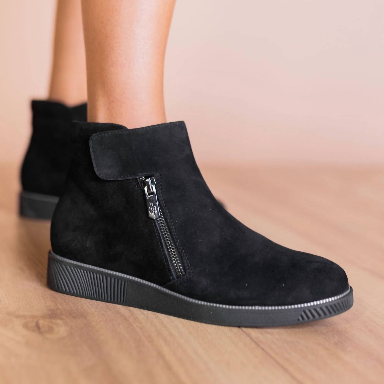 L'Amour Des Pieds - Women's Jaidly Leather Round Toe Bootie