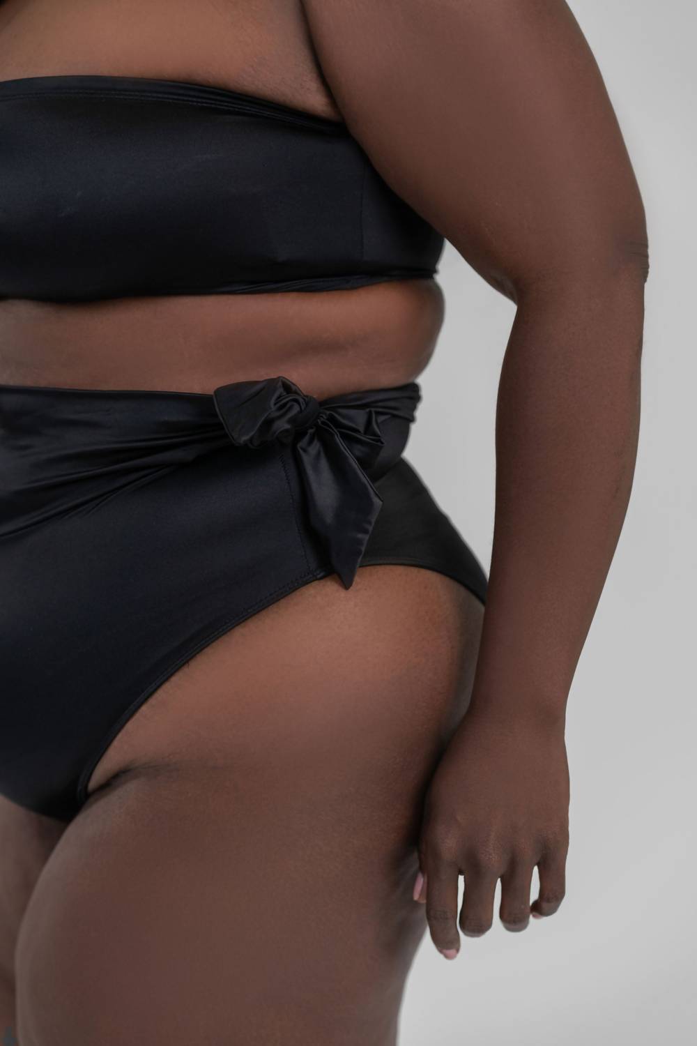 Good American - SATIN SIDE TIE CUT OUT SWIMSUIT