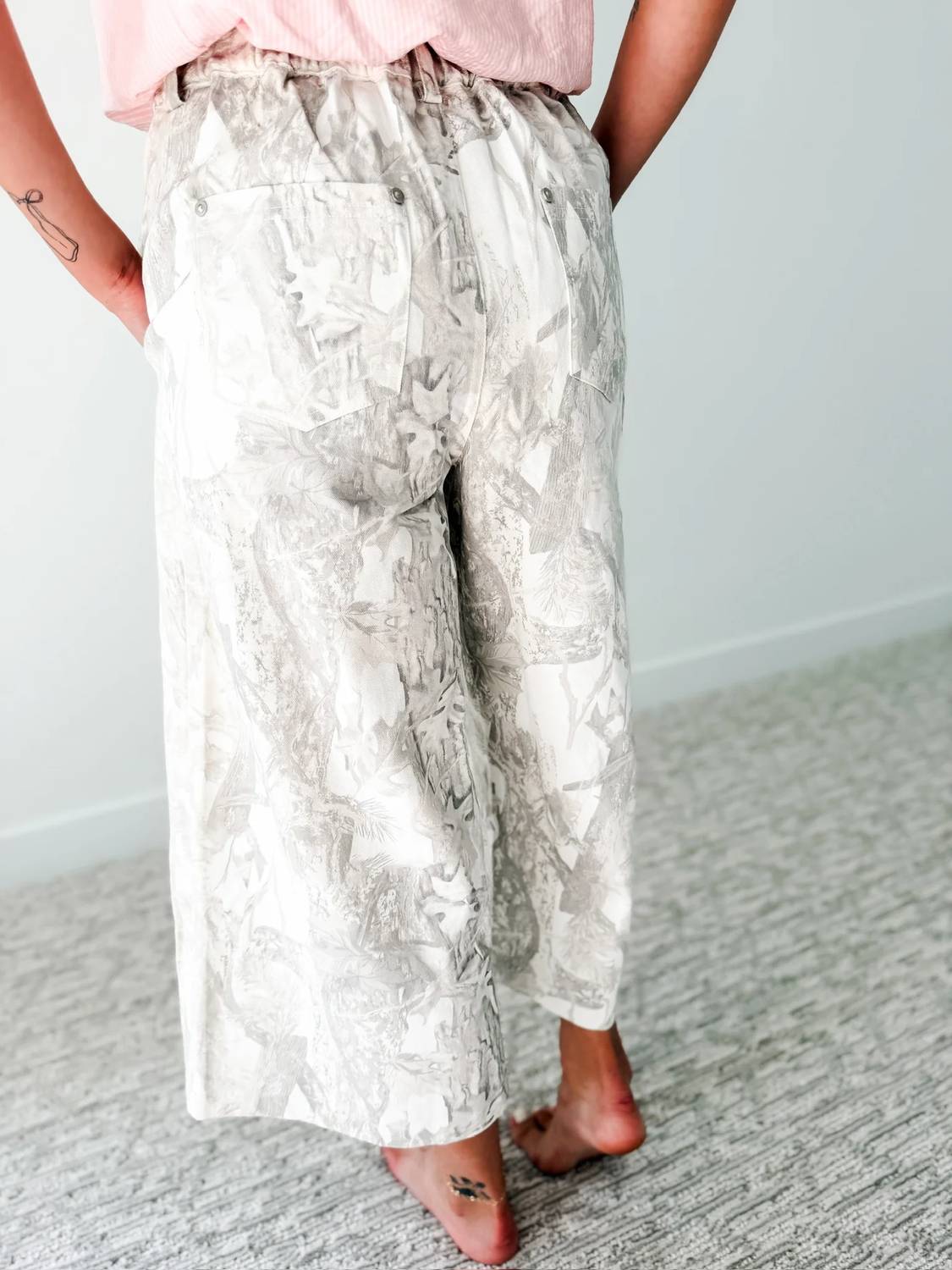 Davi & Dani - Woodland Print Pleated Crop Jeans