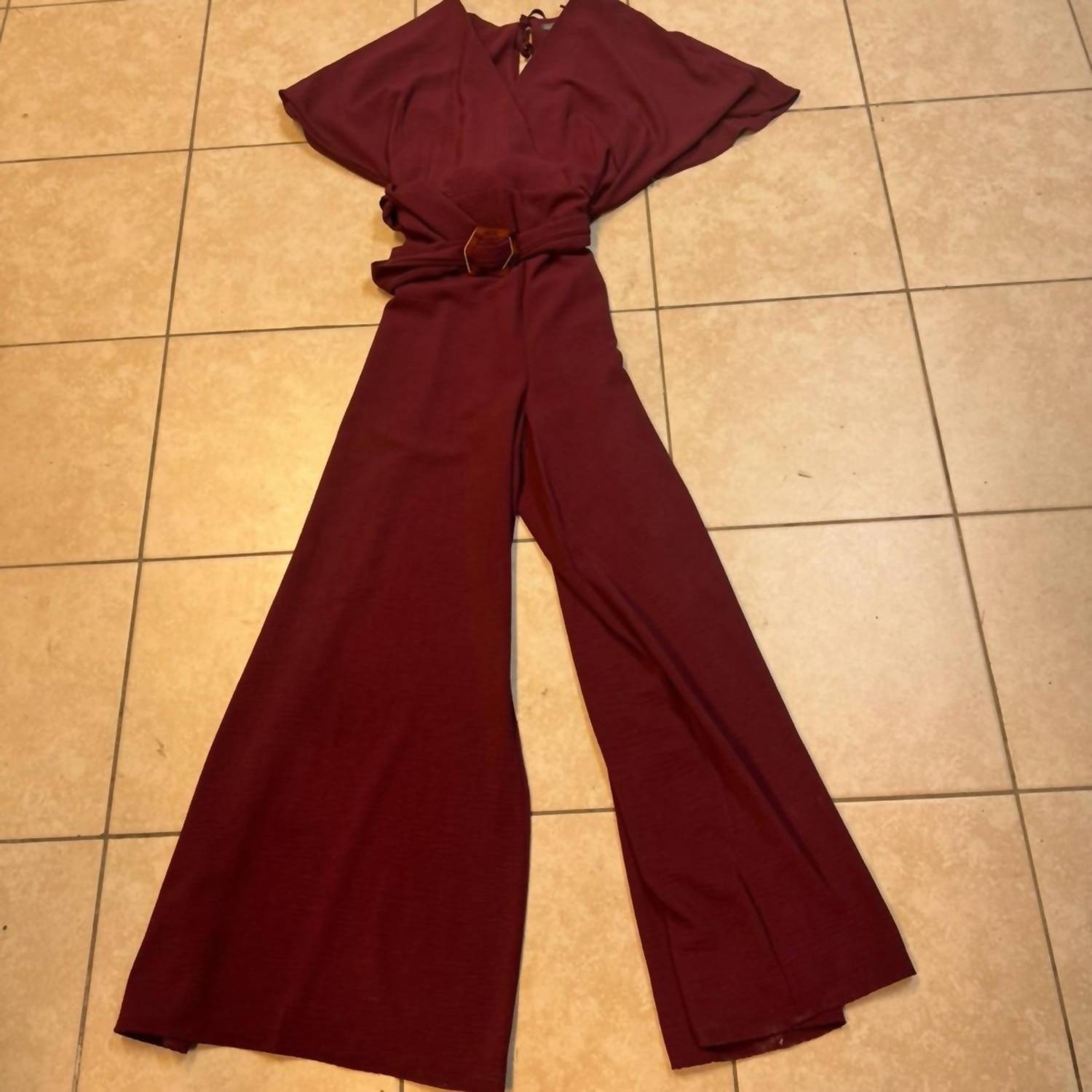 VINCE CAMUTO Elegant Jumpsuit in burgundy - women's pants - detail view