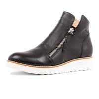 Django & Juliette - Women's Ohmy Sneaker