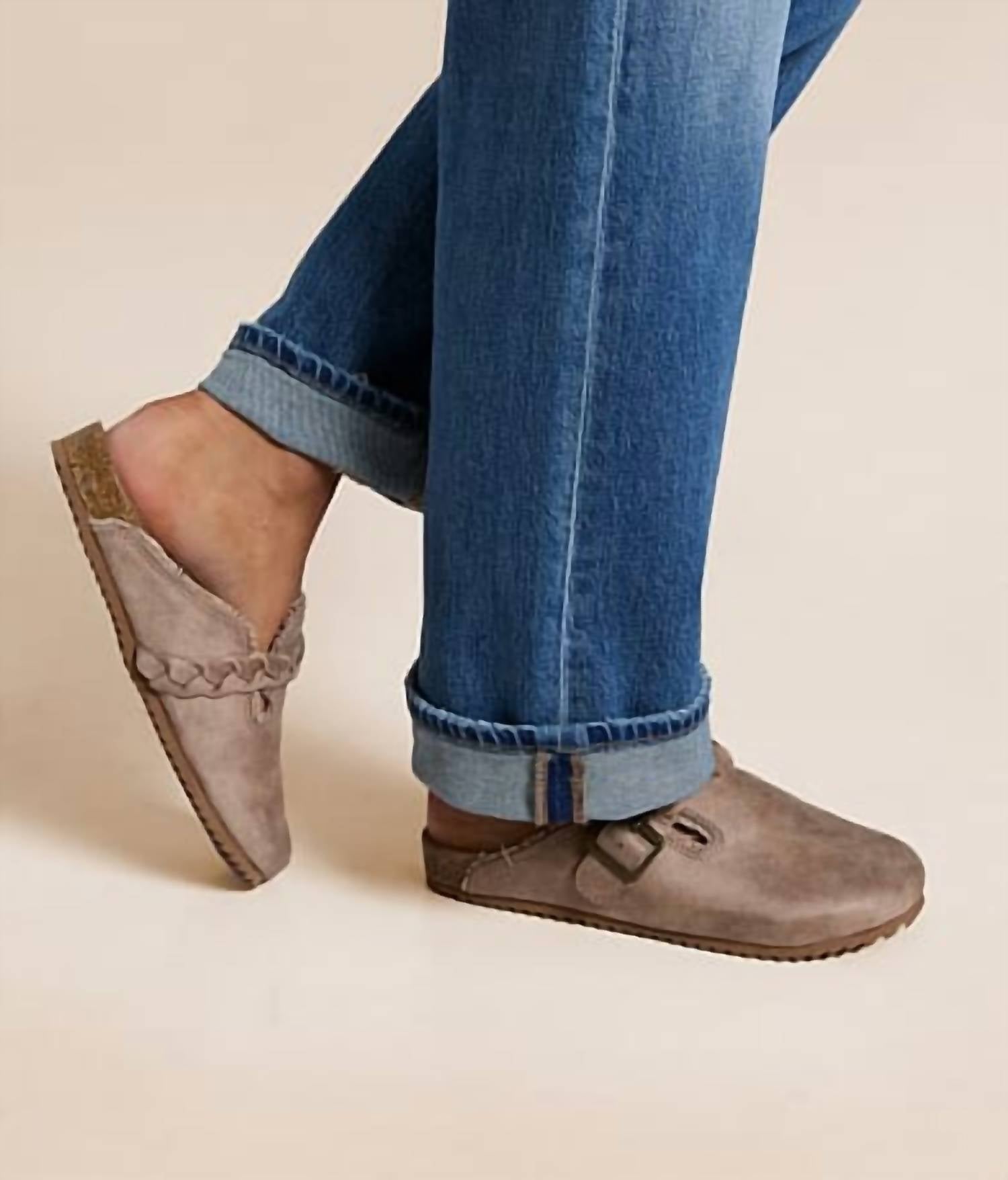 Very G Women's Iris 3 On Braided Mule in beige - women's shoe - detail view