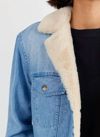 Bella Dahl FUR TRIMMED DENIM JACKET in vintage frost wash - women's jacket - view 4